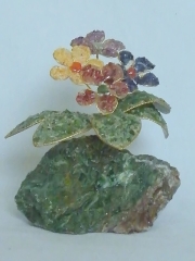 Vier Blumen (± 10 cm) mit Amethyst, gelbem Jaspis und Lapislazuli